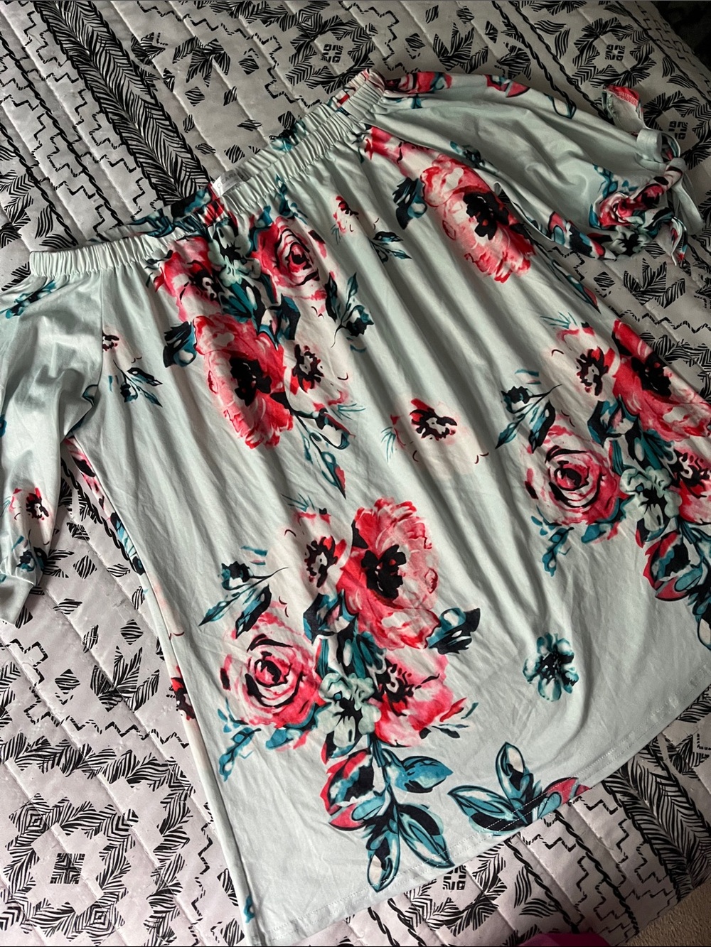 Qearal Floral Top Size L